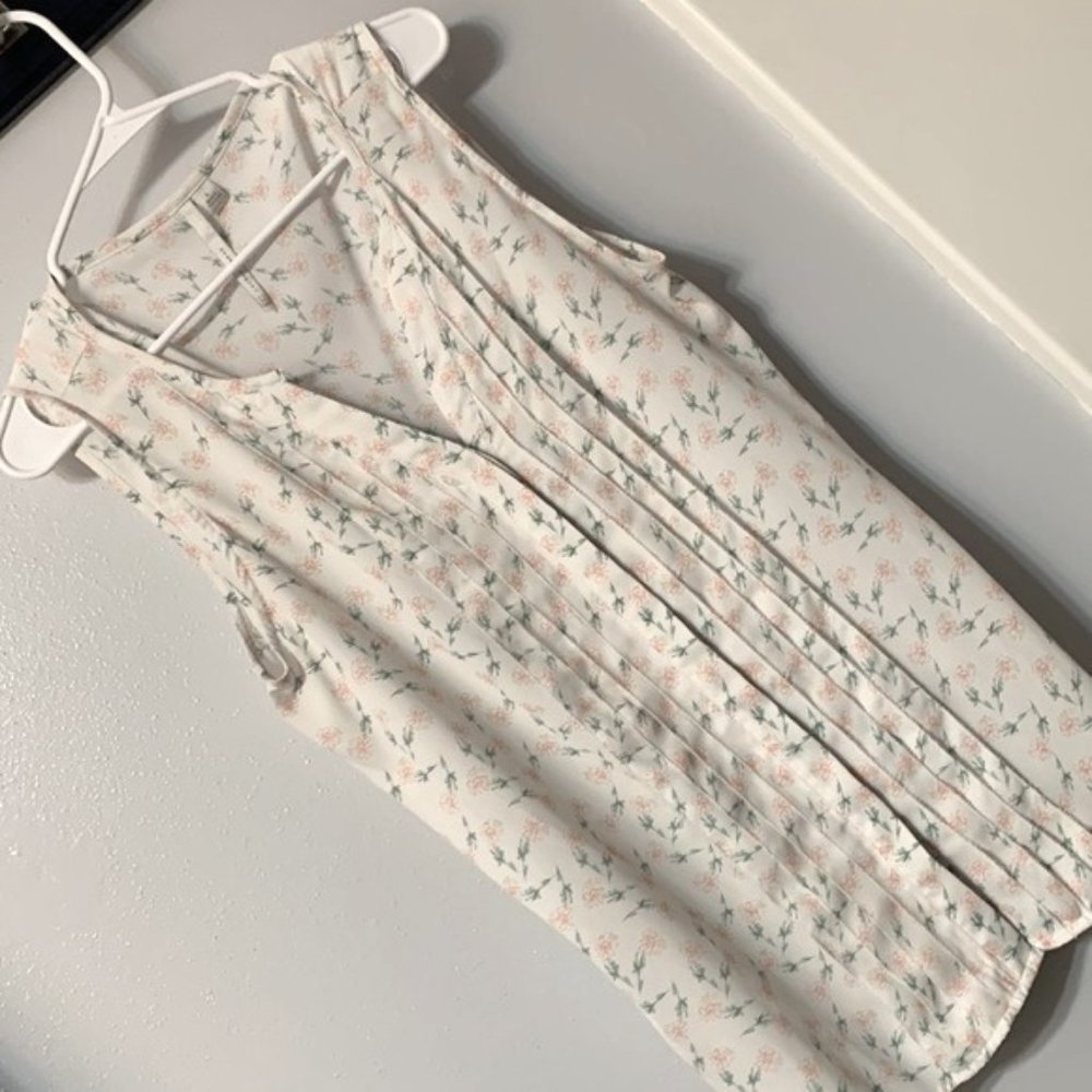 Lauren Conrad White floral sleeveless – Adult Large